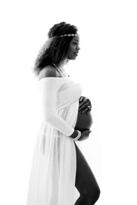 Zwangerschapsfotografie met een vintage look voor tijdloze elegantie